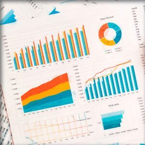 Papeles con graficos y numeros de estadistica