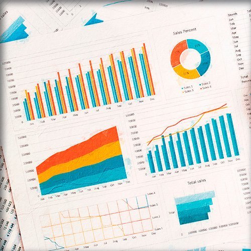 Papeles con graficos y numeros de estadistica