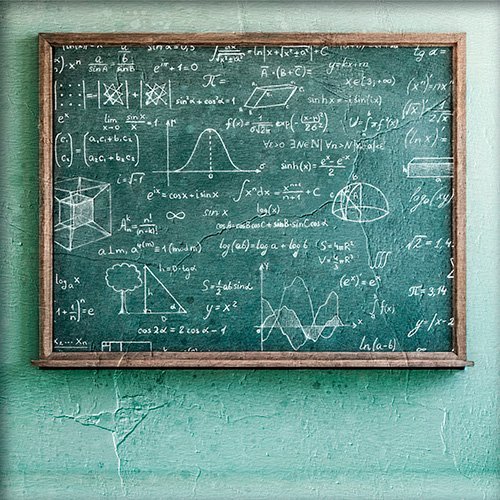Un pizarra llena de formulas matematicas